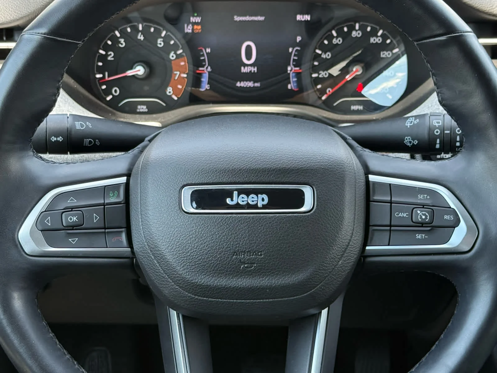 Used 2022 Granite Crystal Metallic Clearcoat Jeep Latitude Lux image 21