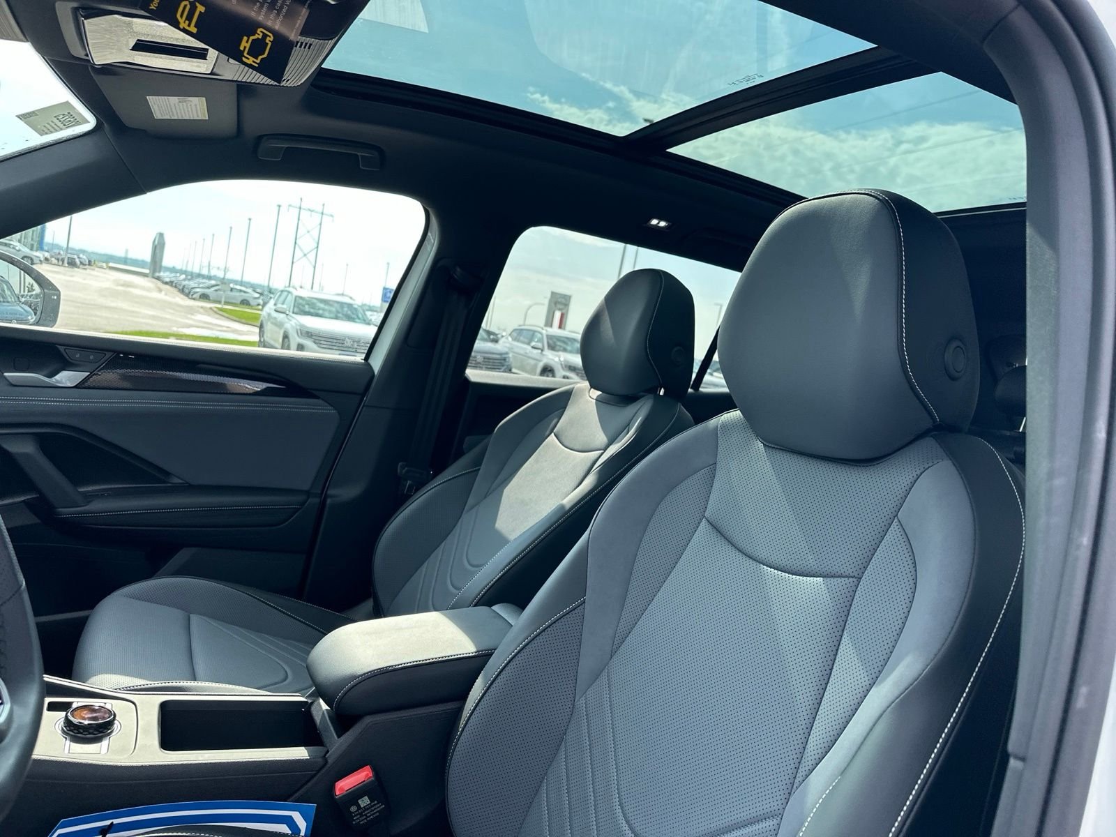 New 2026 White/off-white Volkswagen 2.0T SE R-Line Black image 11