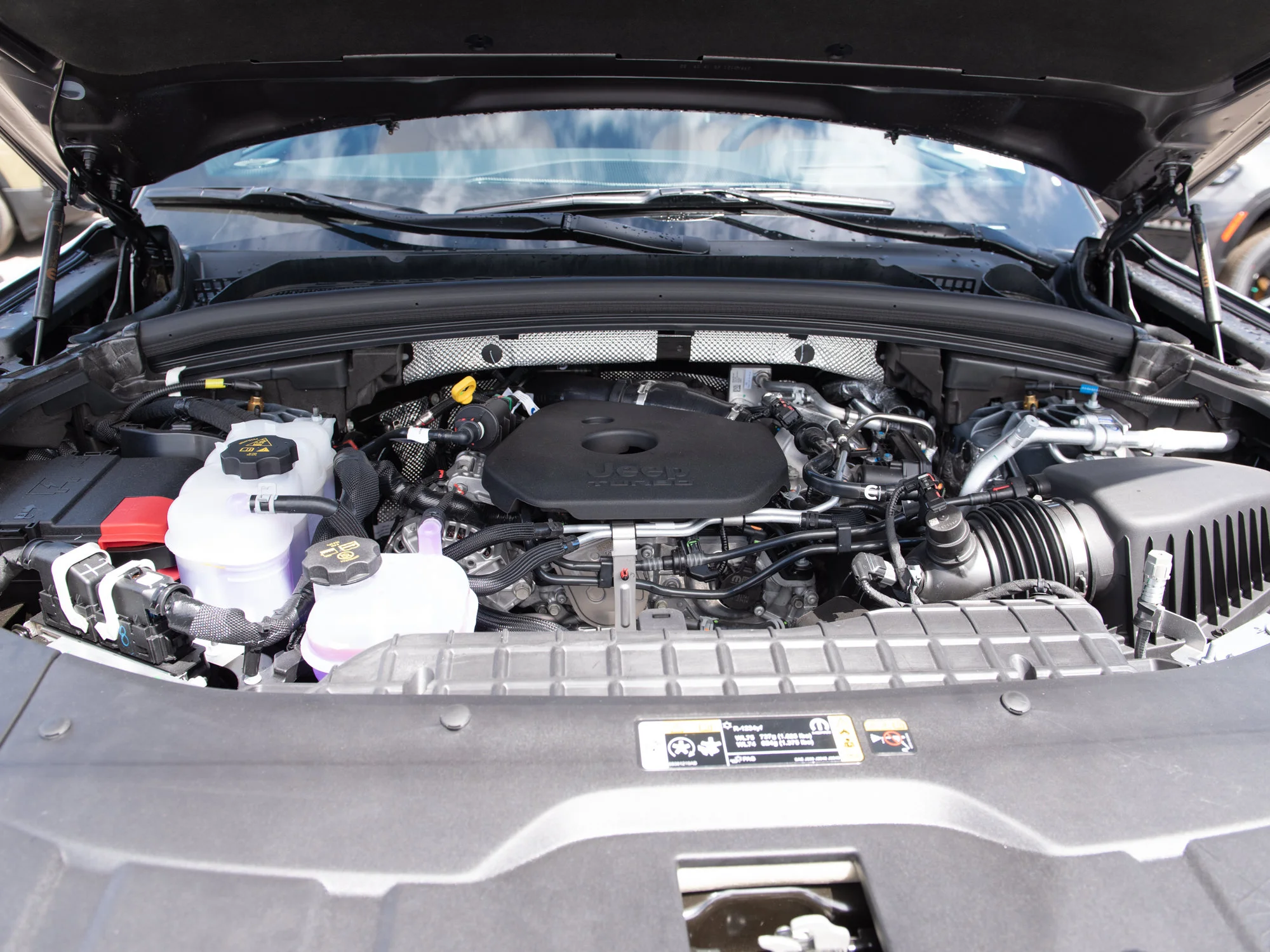 New 2026 Grey Jeep Summit* 4x4, Massage Seats, Passenger Screen, Night Vision, McIntosh Audio image 9