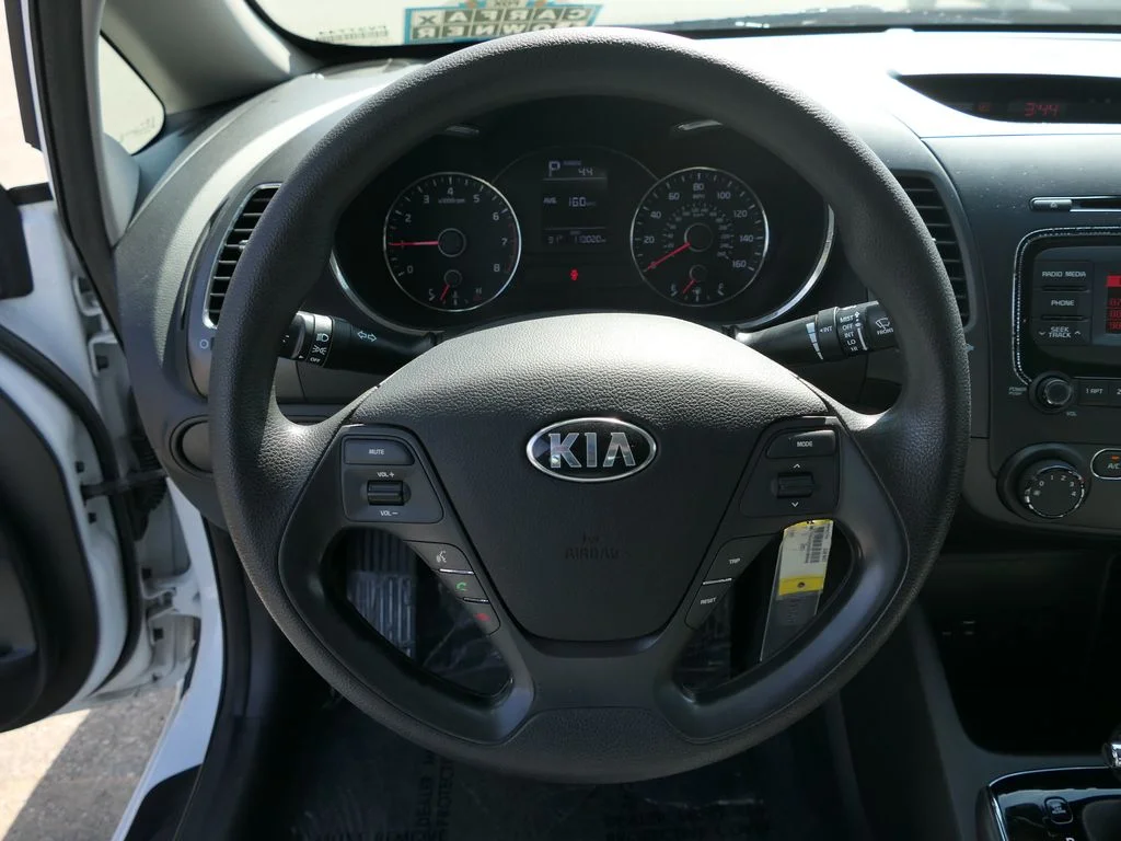 Used 2017 White Kia LX image 17