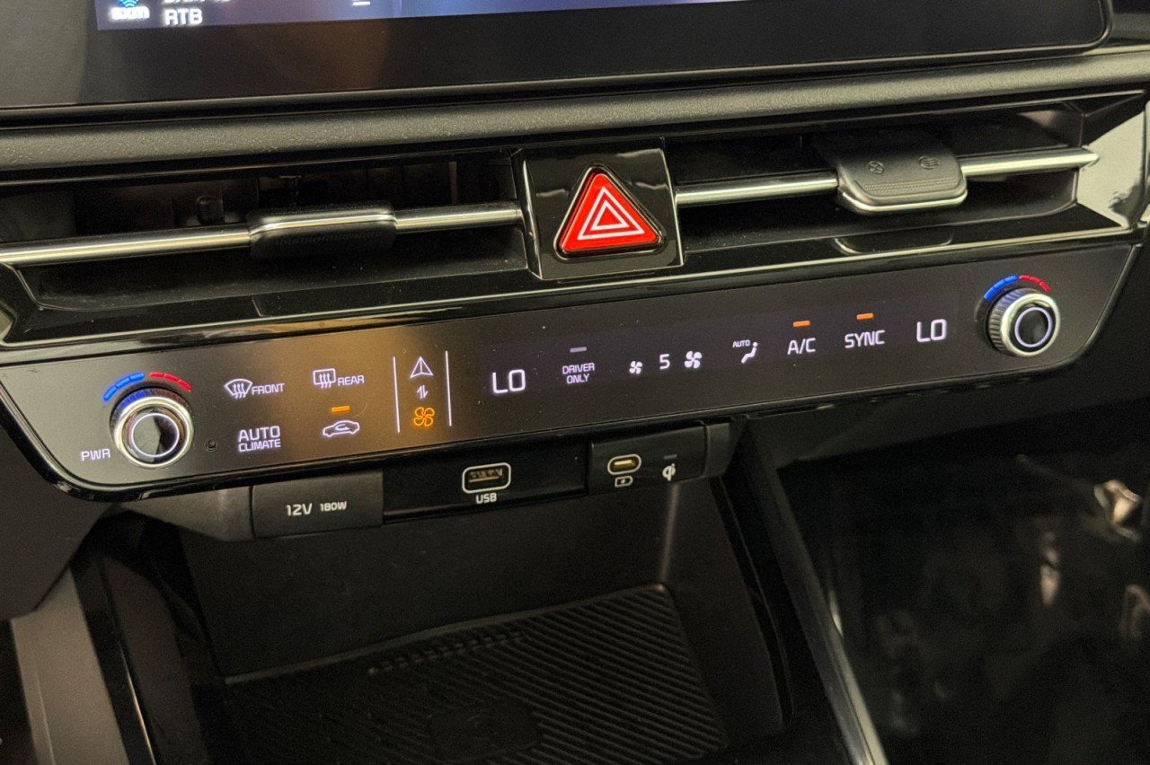 Used 2023  Kia EX Touring image 19