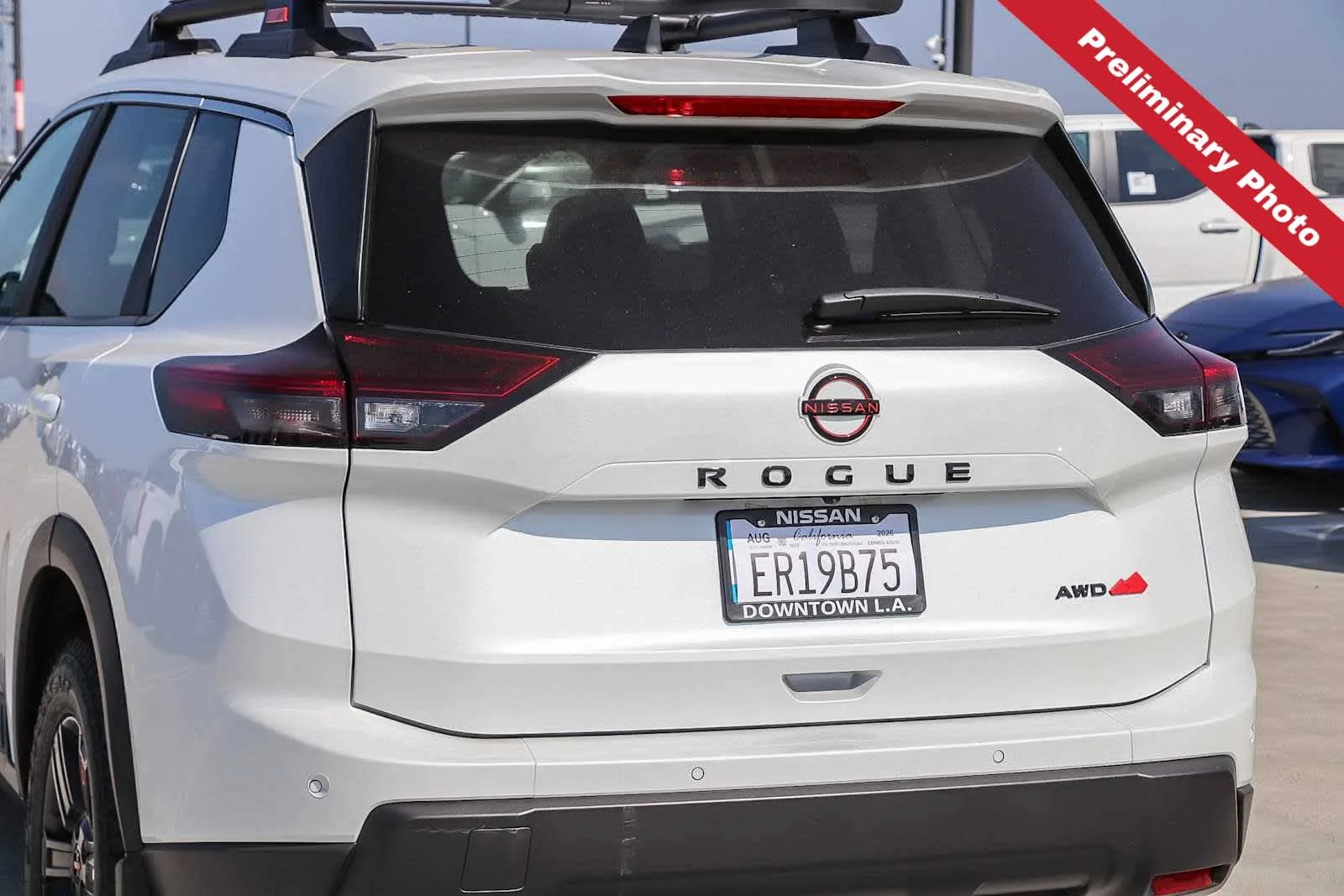 Used 2026 Everest White Pearl Tricoat Nissan Rock Creek image 9