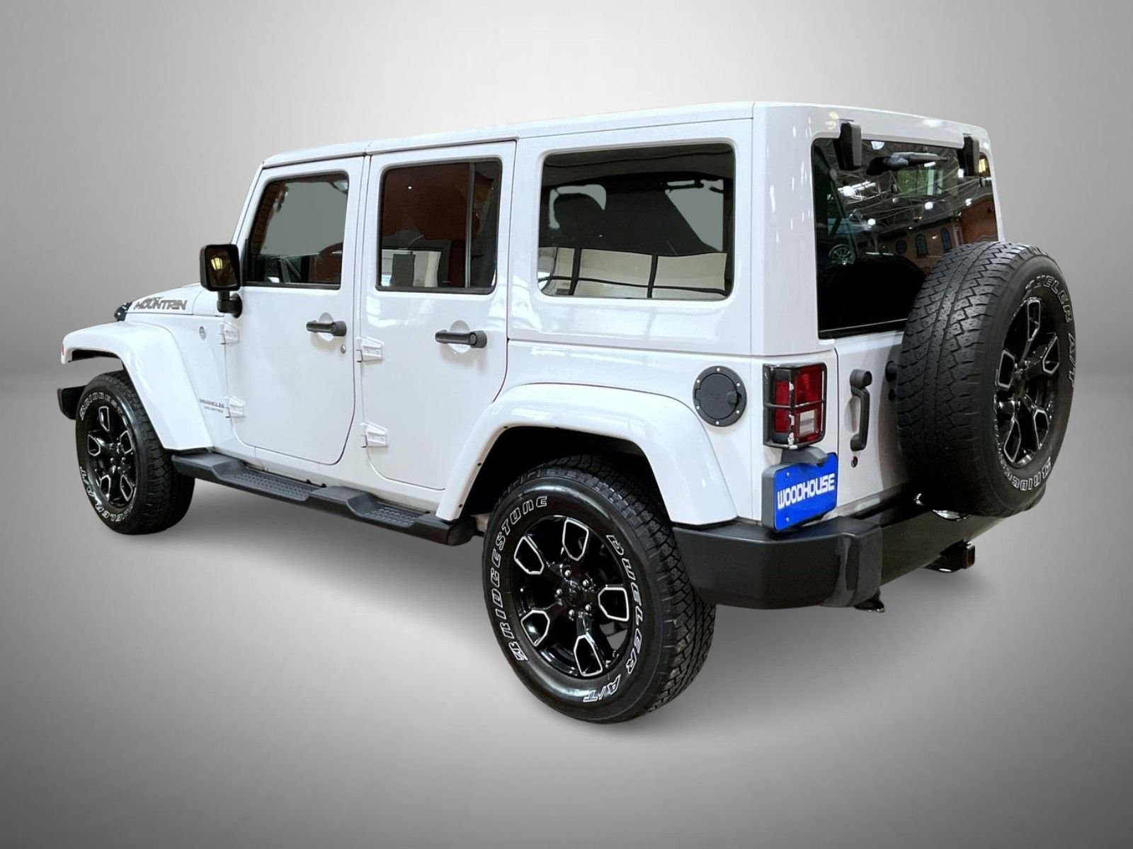 Used 2017 White Jeep Unlimited Sahara image 7