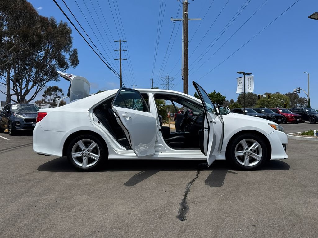 Used 2014 White Toyota SE image 31