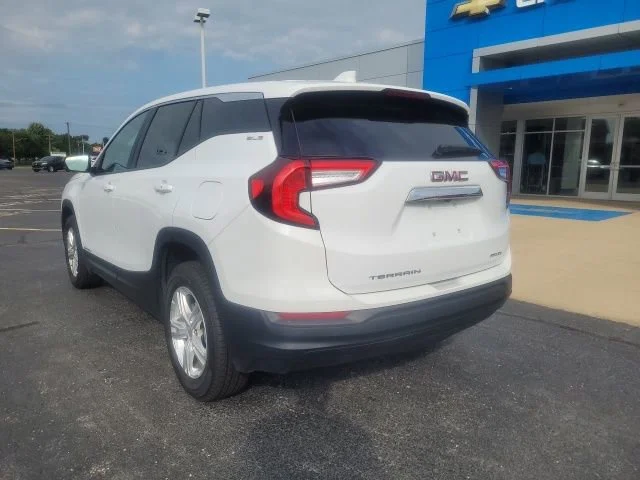 Used 2024 Summit White GMC SLE image 5