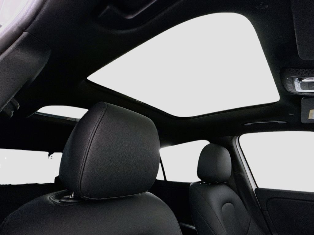 New 2026 Polar White Mercedes-Benz GLA 250 image 18