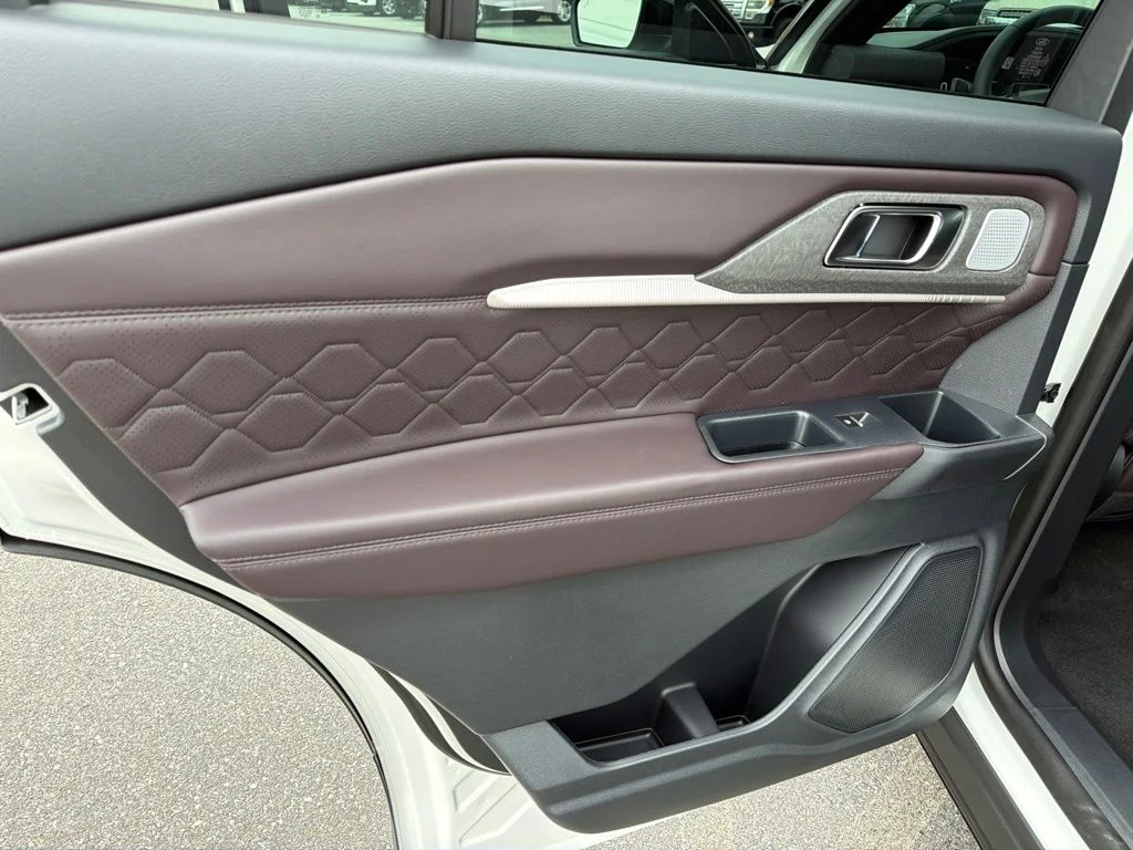 New 2026 Star White Metallic Tri-Coat Ford Platinum™ image 20