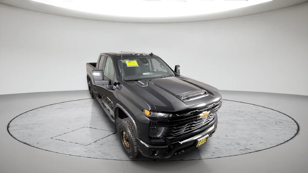 Used 2025 Black Chevrolet Custom image 6
