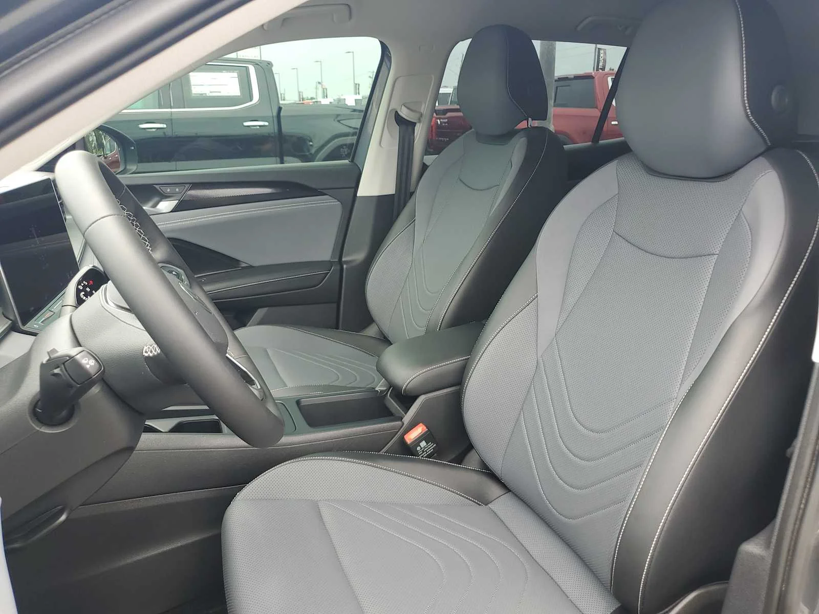 Used 2025 Gray Volkswagen SE image 24