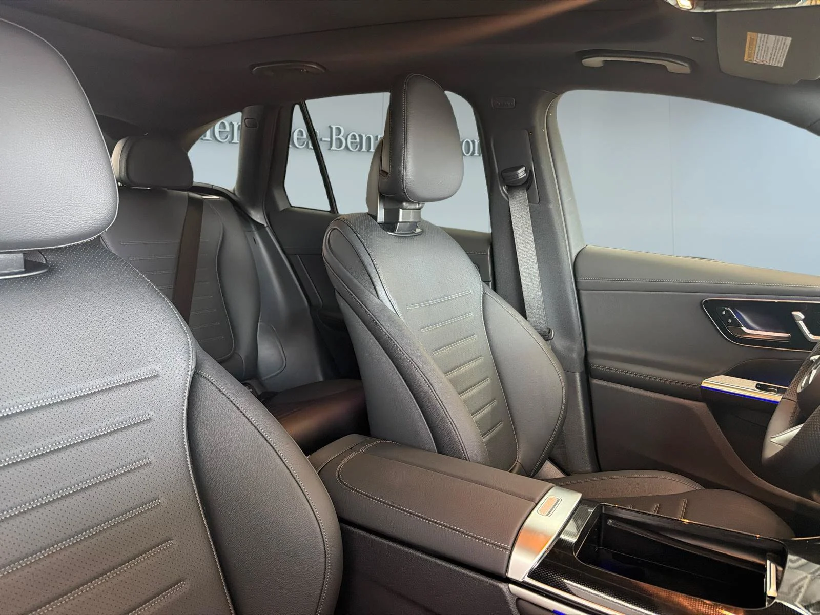 Used 2026 Silver Mercedes-Benz GLC 300 image 3