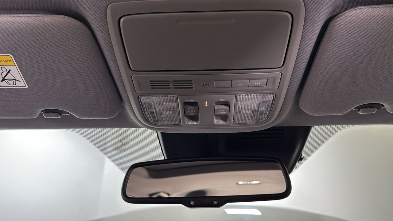 Used 2021 White Honda Touring image 11