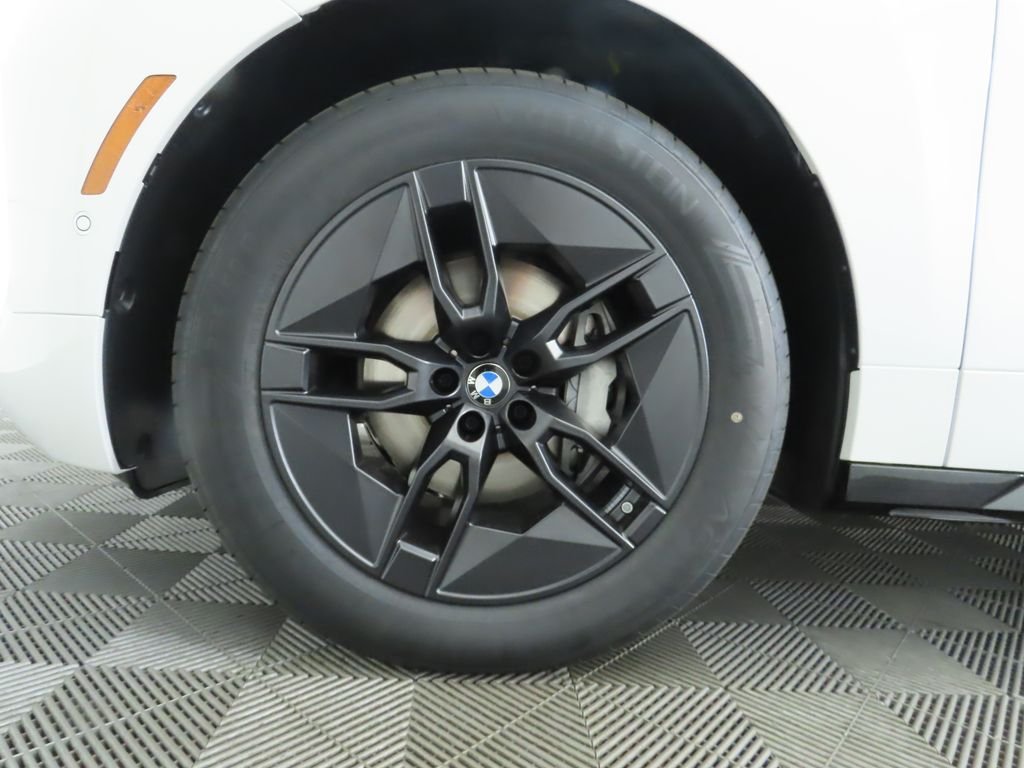 2026 BMW iX 60 - Photo 31
