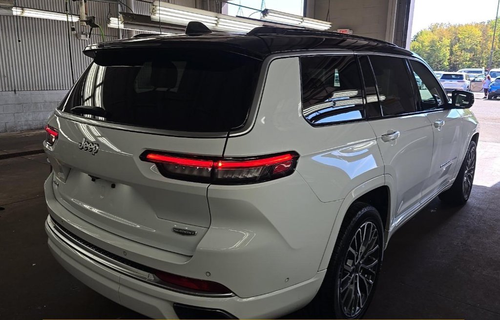 Used 2025 White Jeep Summit image 3