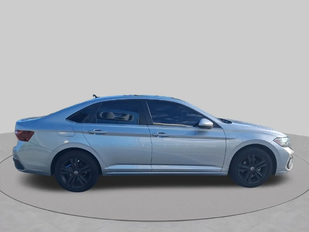 Used 2022  Volkswagen 1.5T SE image 4
