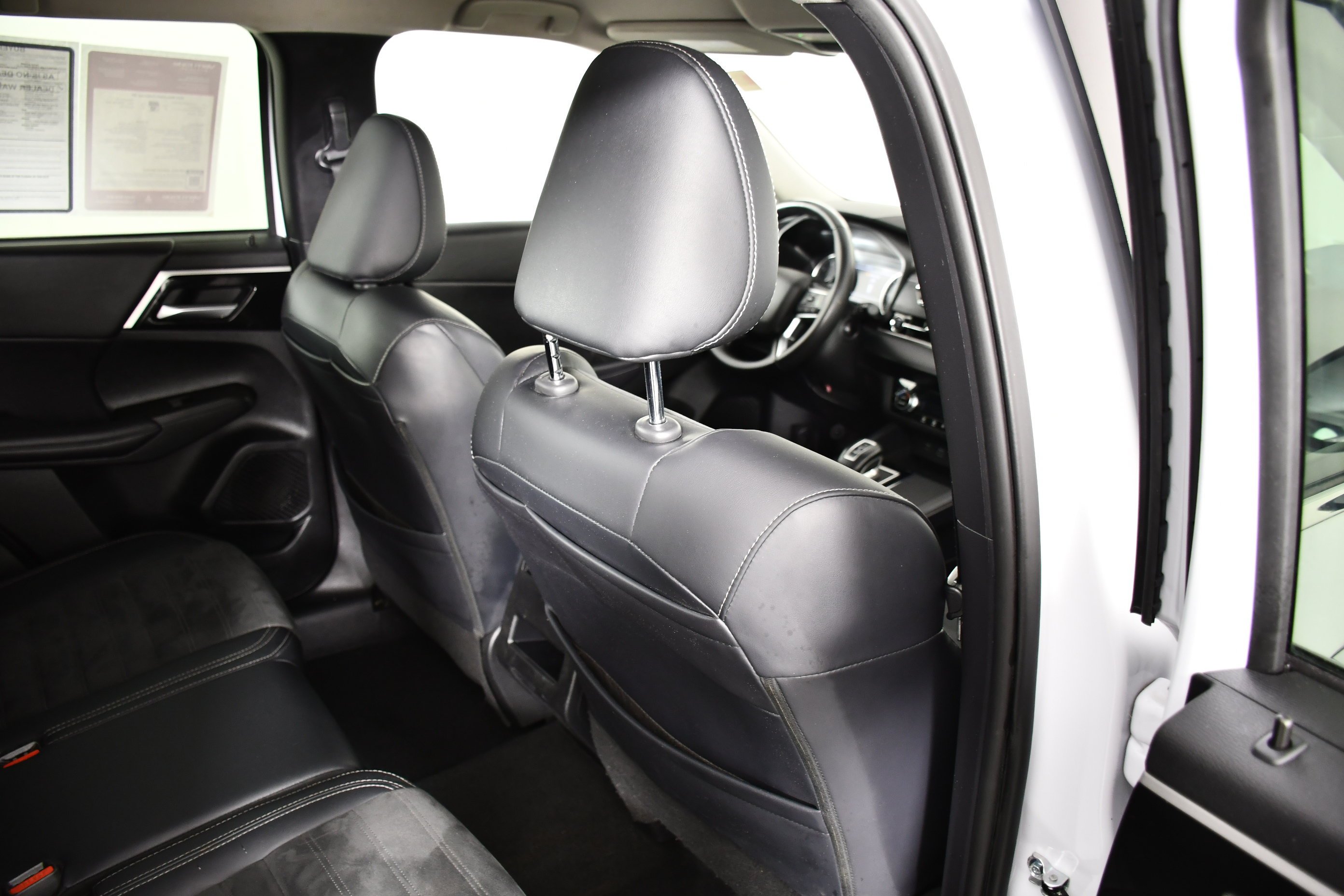 Certified Used 2024 White Diamond Mitsubishi SE image 41