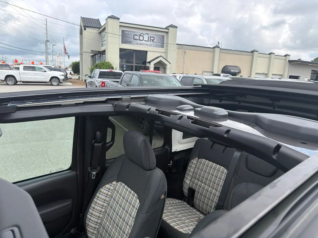 New 2026 Granite Crystal Metallic Clear-Coat Exterior Paint Jeep 85th Anniversary Edition image 43