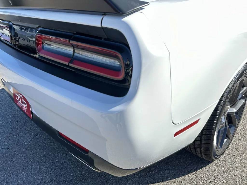 Used 2021 White Dodge SXT image 19