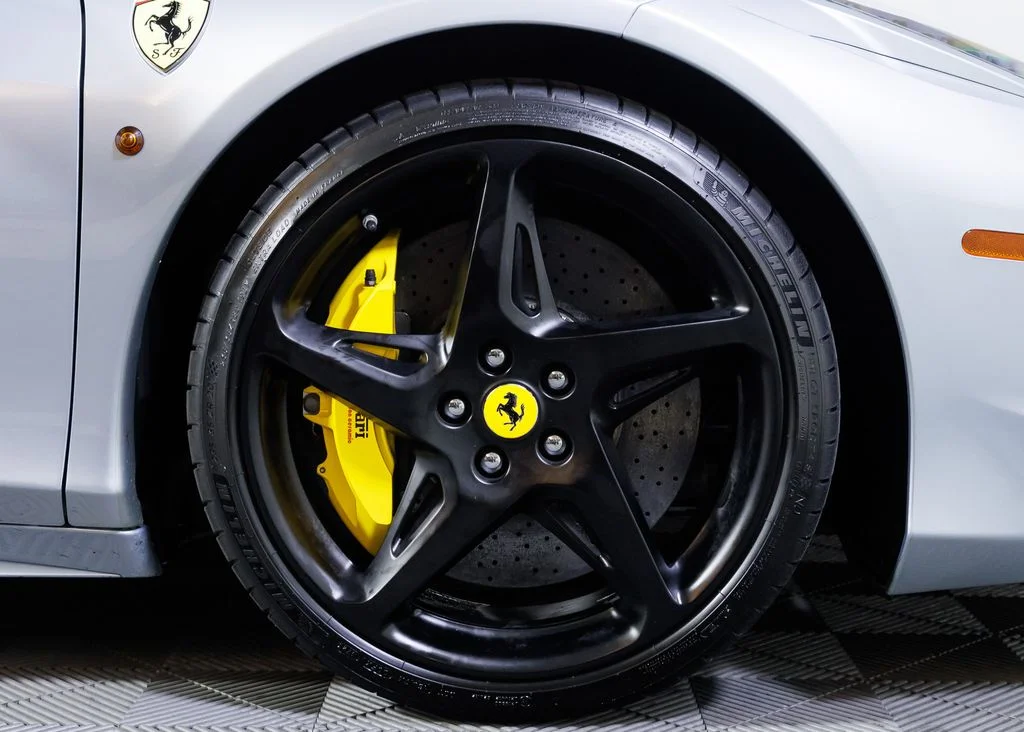 Used 2011 Grigio Alloy Ferrari Base image 7