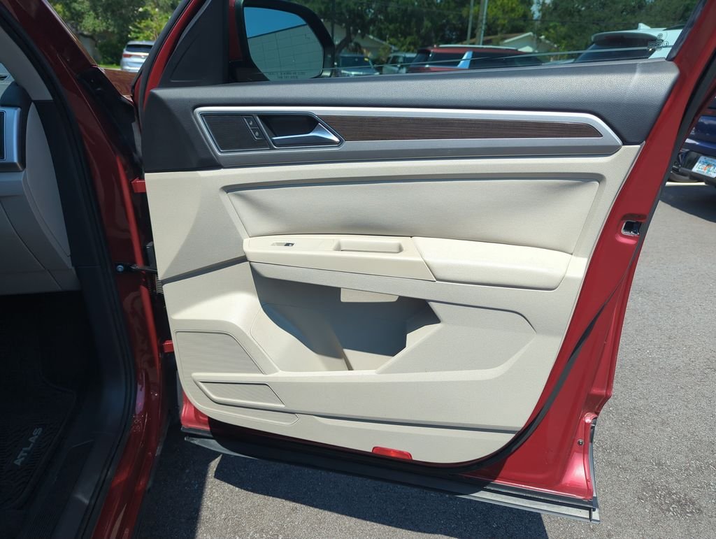 Used 2018  Volkswagen 3.6L V6 SE image 36