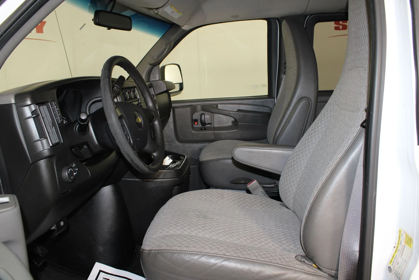 Used 2015 White Chevrolet LT image 9