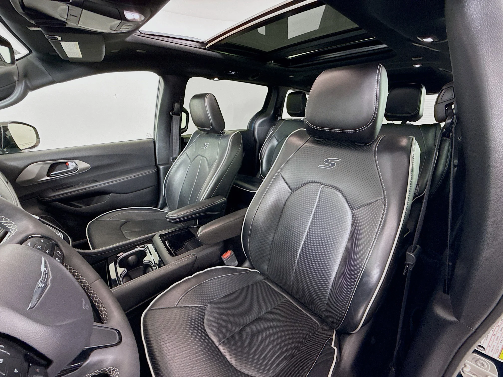 Used 2024 Fathom Blue Pearlcoat Chrysler Hybrid Premium S Appearance Pkg image 11