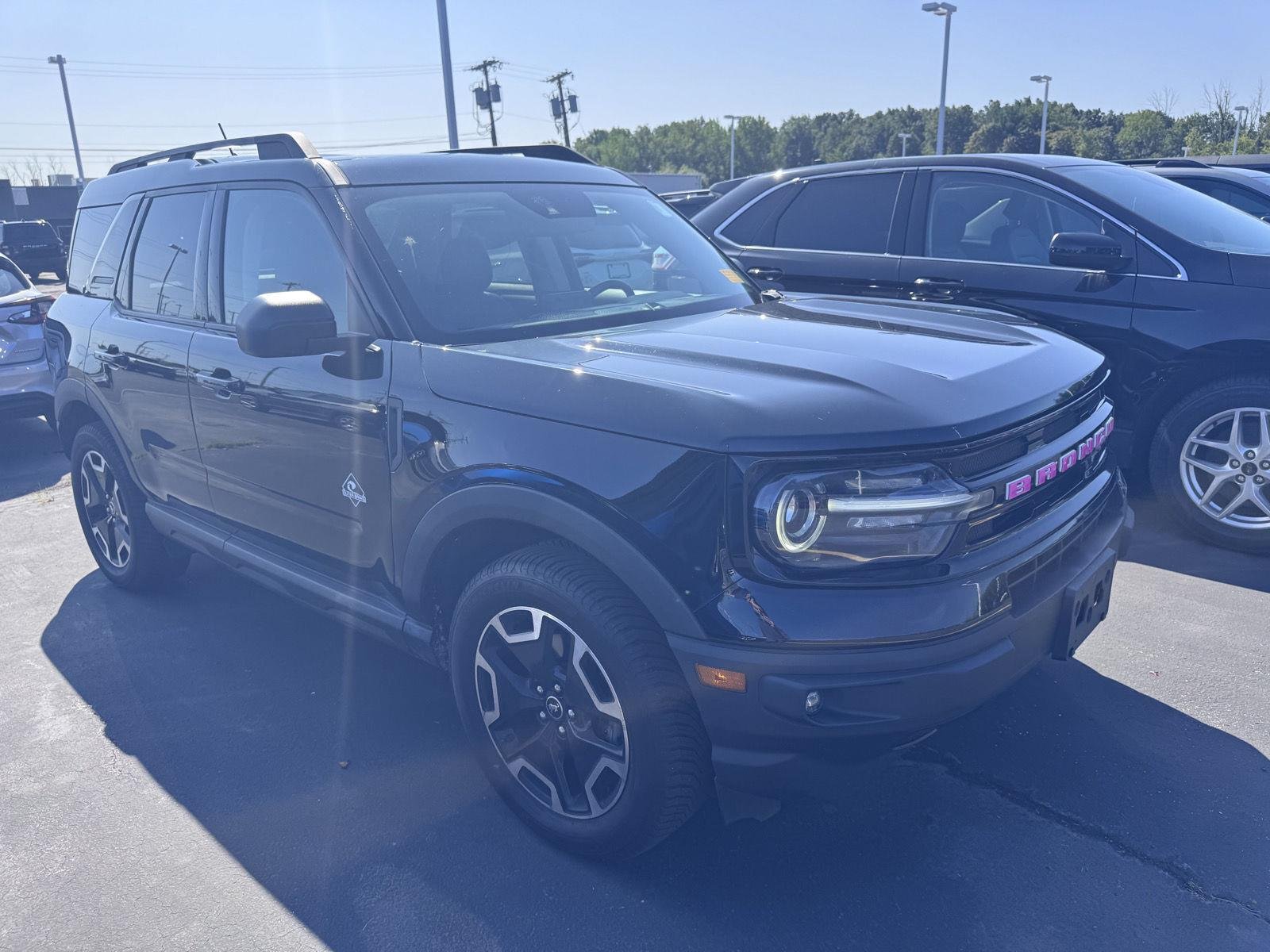 Used 2021 Shadow Black Ford Outer Banks image 3