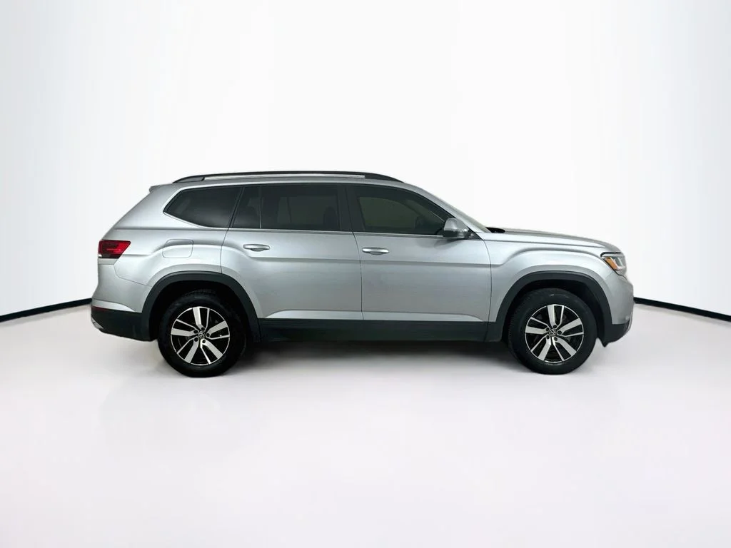Used 2022 Silver Volkswagen 2.0T SE image 8