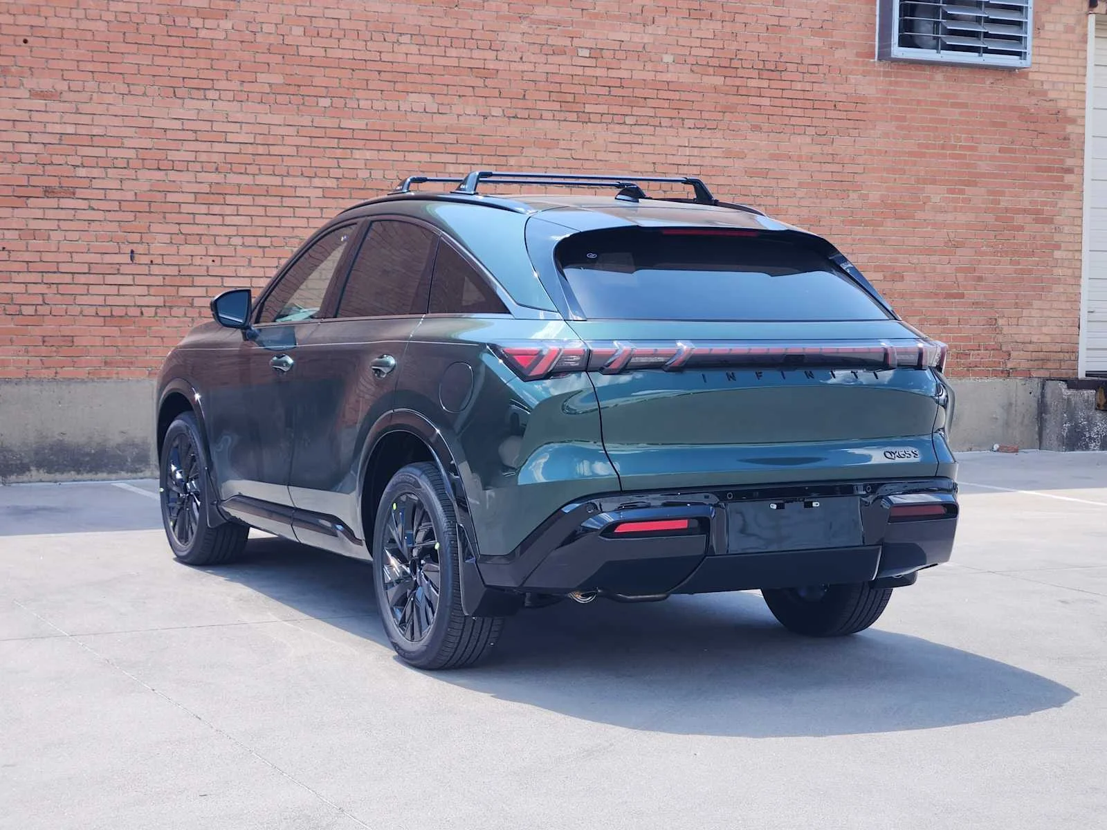 New 2027 DEEP EMERALD INFINITI Sport AWD image 4