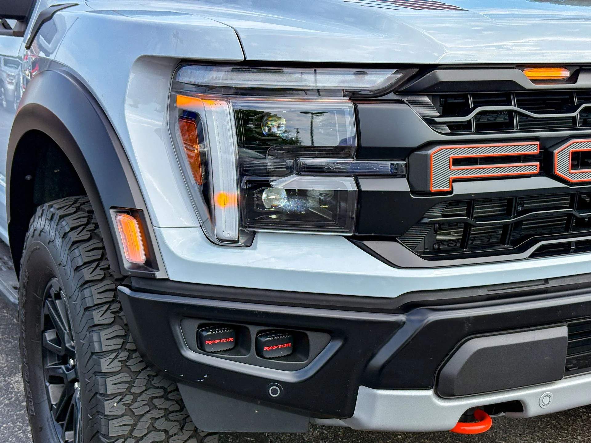 Used 2025 White Ford Raptor image 3