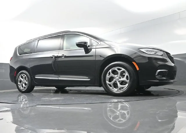 Used 2023 Black Chrysler Limited image 30