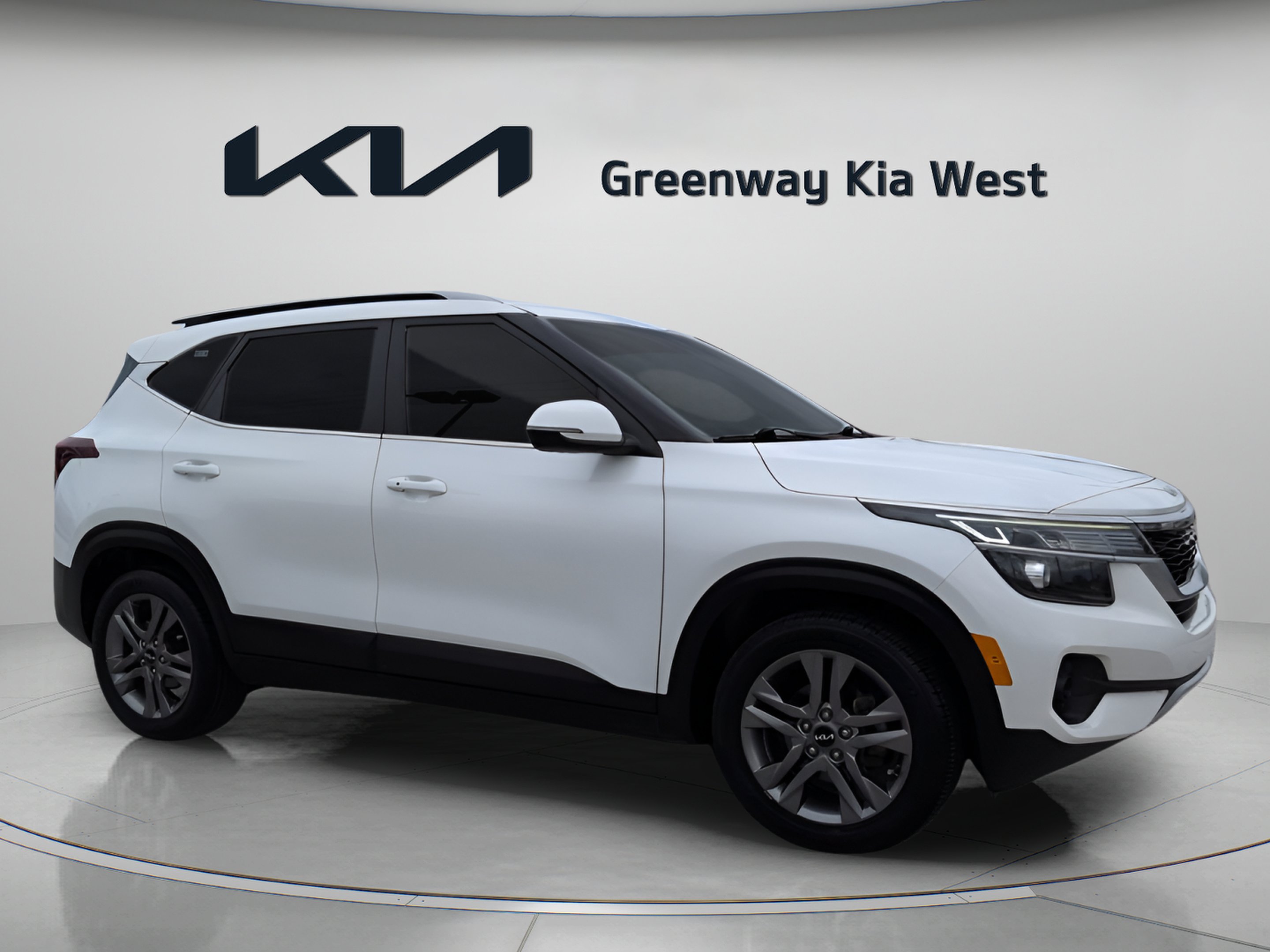 Certified Used 2022 Snow White Pearl Kia S image 2
