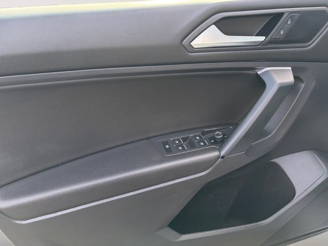 Used 2019  Volkswagen 2.0T SE image 10