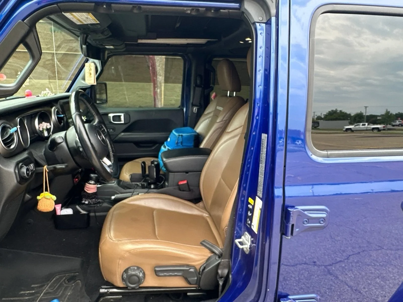 Used 2020 Ocean Blue Metallic Clearcoat Jeep Rubicon image 3