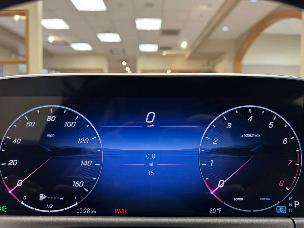 2025 Mercedes-Benz E-Class E350 - Photo 9