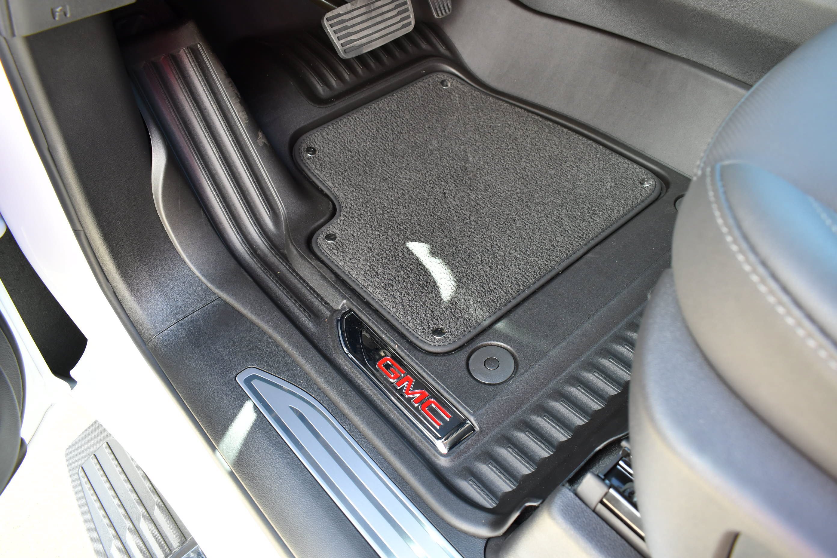 2026 GMC Sierra 1500 SLT - Photo 28
