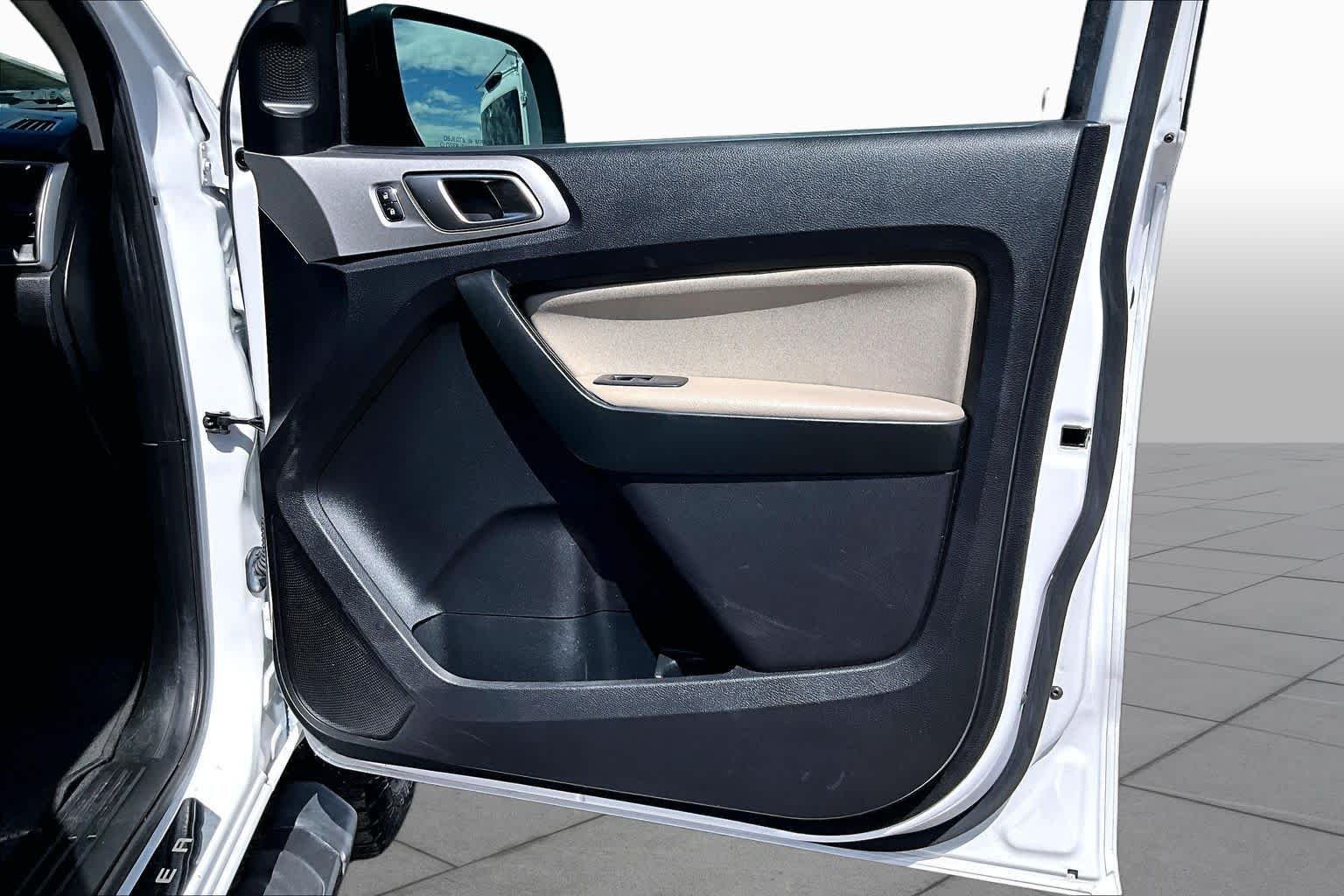 Used 2019 Oxford White Ford XLT image 23