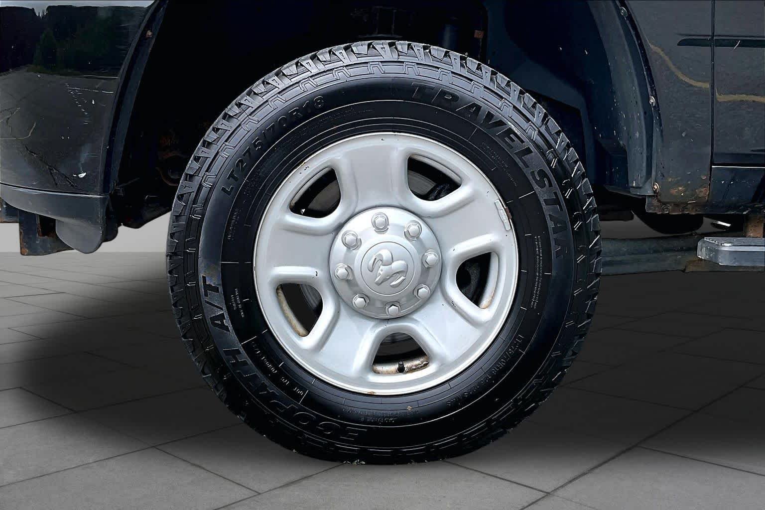 Used 2018 Brilliant Black Crystal Pearlcoat Ram Tradesman image 11