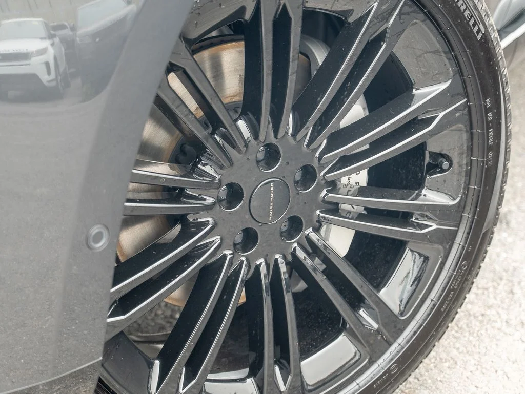 New 2026 Carpathian Grey Land Rover SE image 9