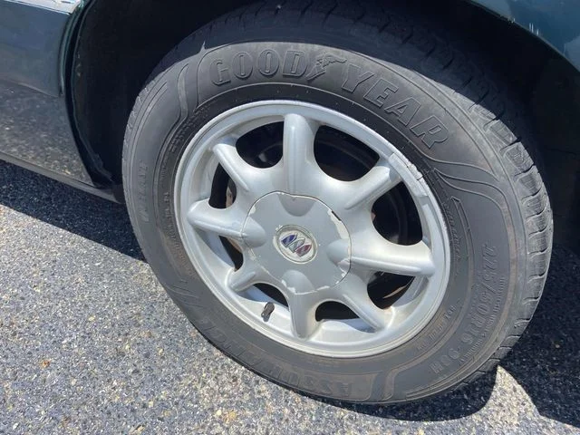 Used 2000 Green Buick Base image 7