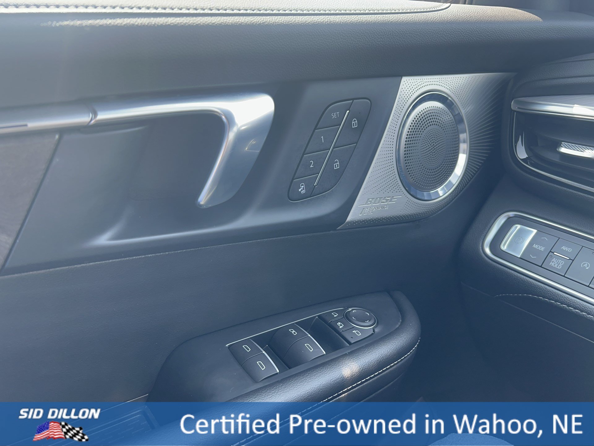 Used 2025 White Frost Tricoat Buick Avenir image 14