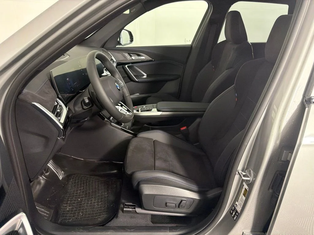 New 2026 Space Silver Metallic BMW xDrive28i image 21