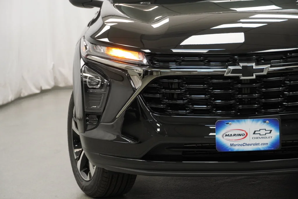 New 2026 Mosaic Black Metallic Chevrolet 1RS image 10