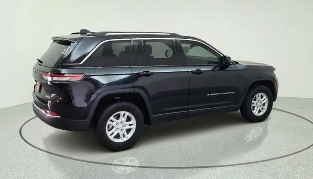 Used 2023 Black Jeep Laredo image 34
