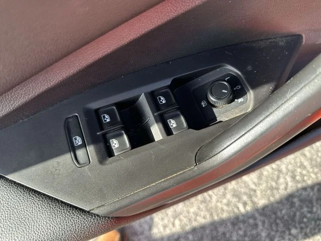 Used 2019 Orange Volkswagen R-Line image 17