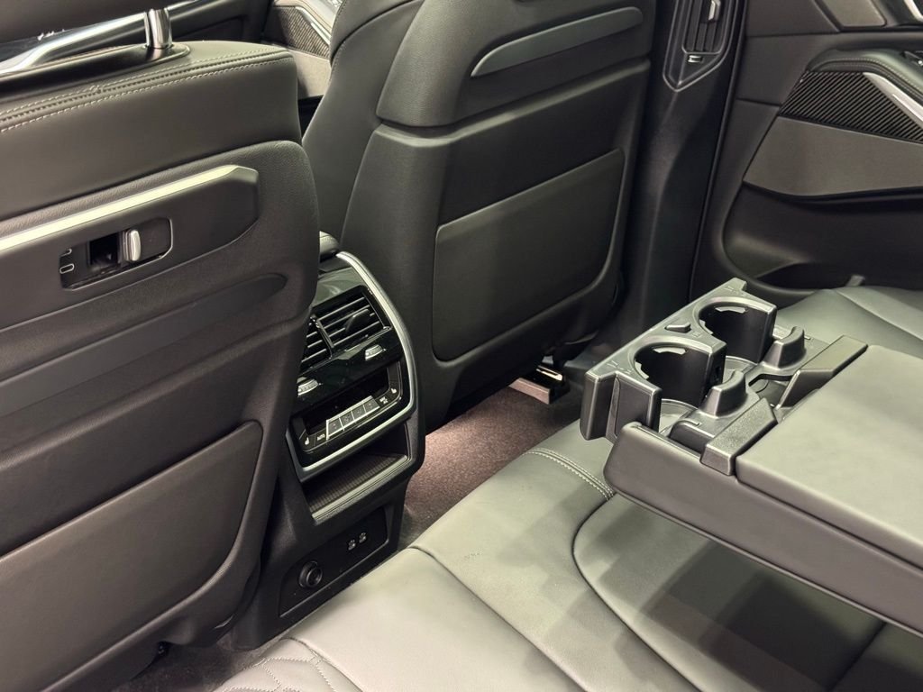 Used 2026 Gray BMW M60i image 18