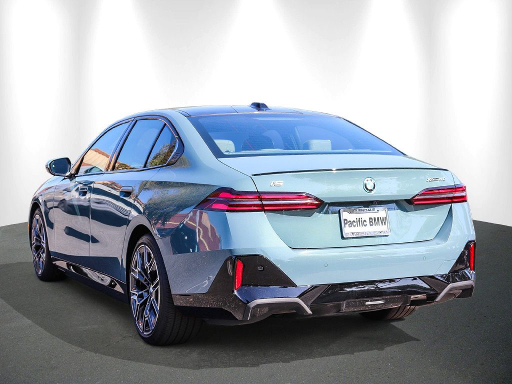 Used 2027 Cape York Green Metallic BMW xDrive40 image 4