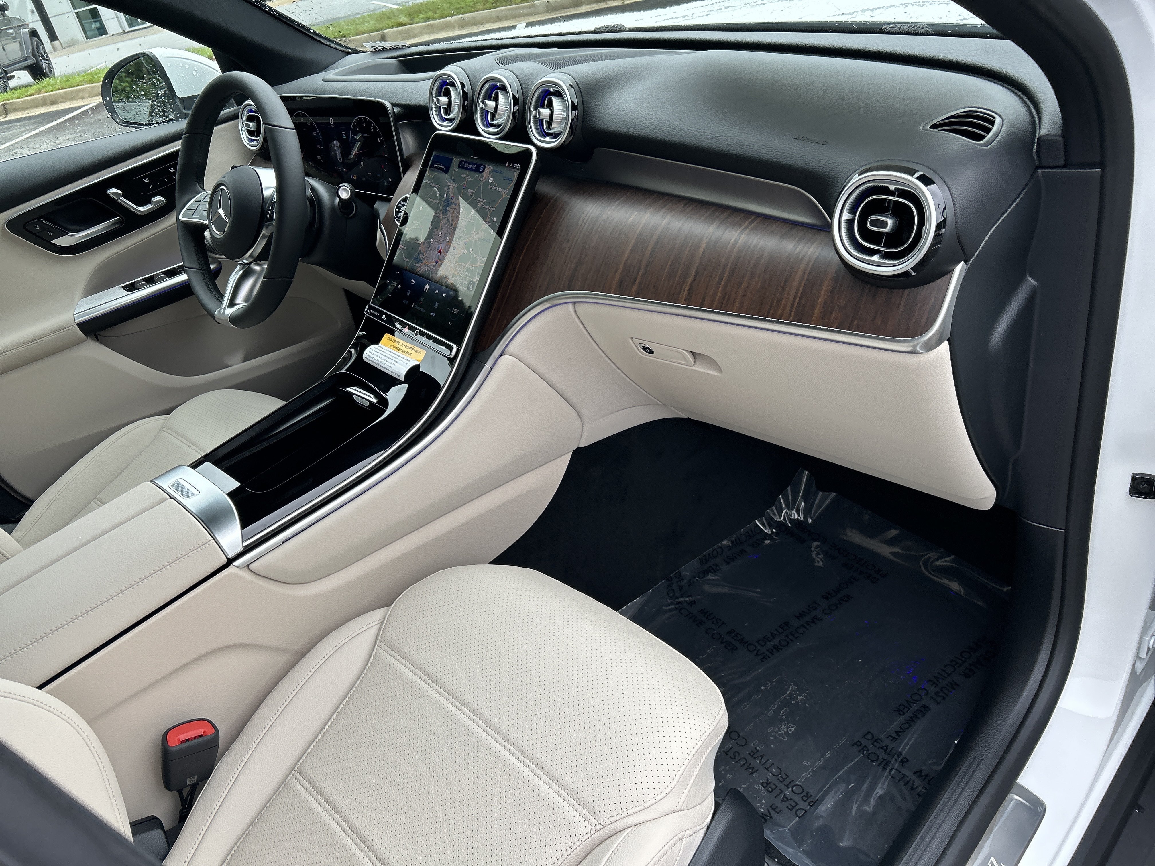 New 2026 MANUFAKTUR Moonlight White Metallic Mercedes-Benz GLC 300 4MATIC® Coupe image 42