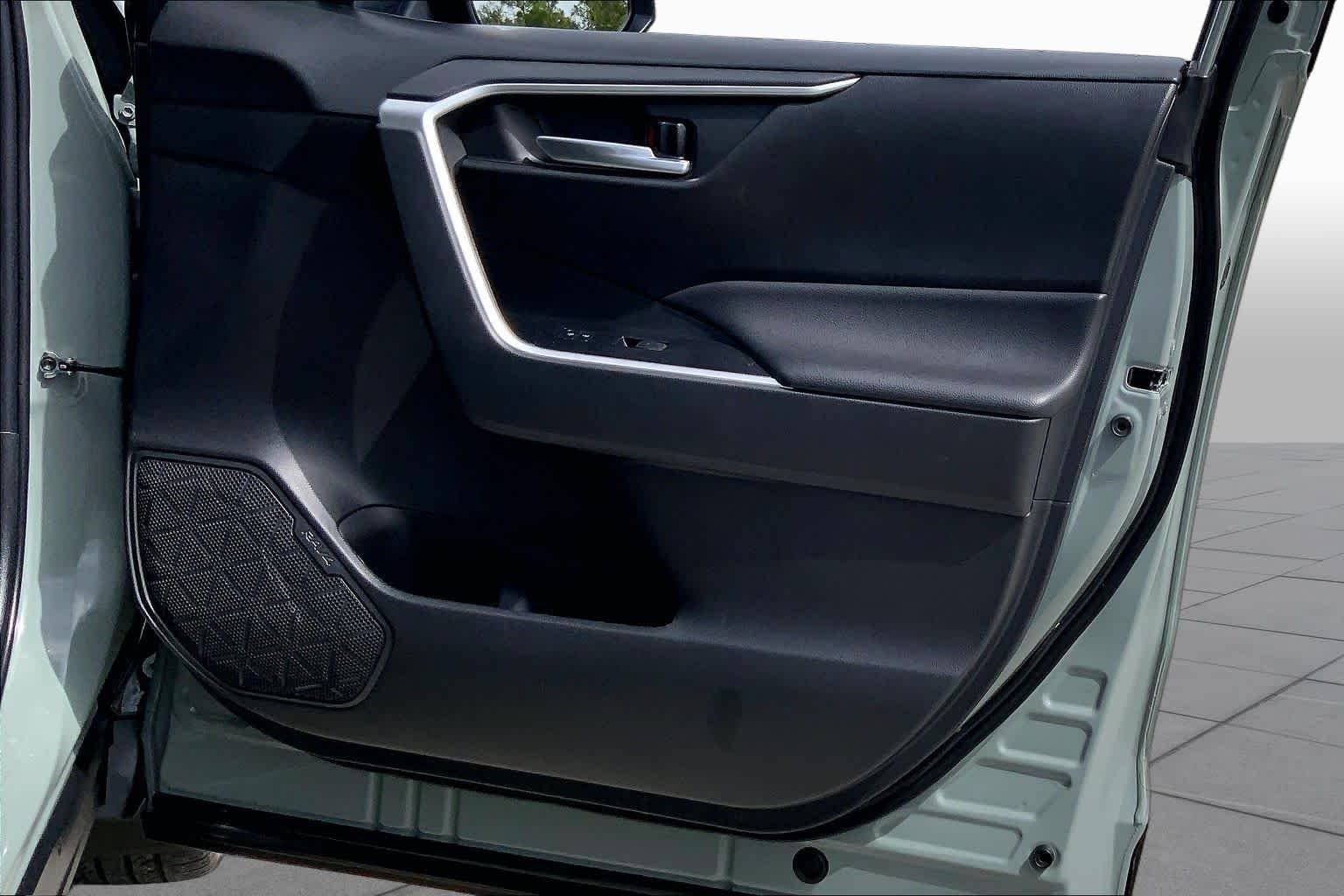 Used 2023 Lunar Rock Toyota XLE Premium image 22