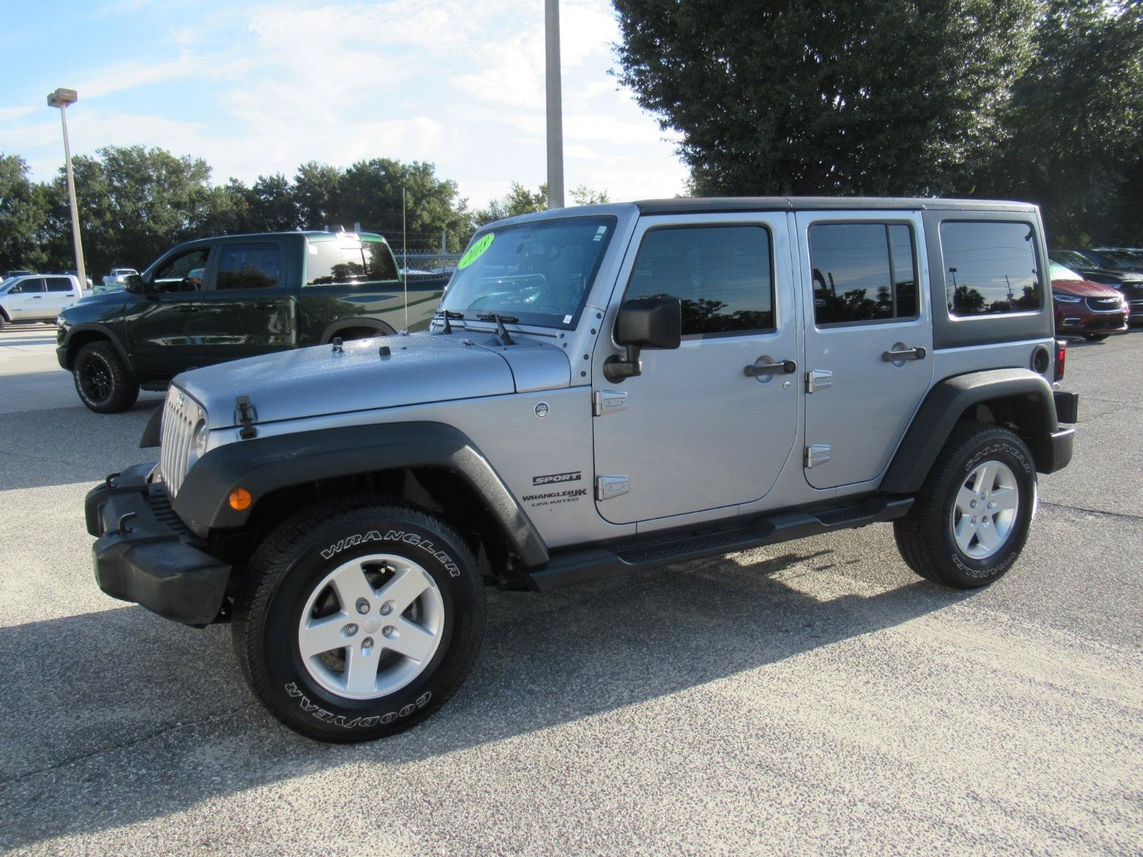 Used 2018 Silver Jeep Unlimited Sport image 5