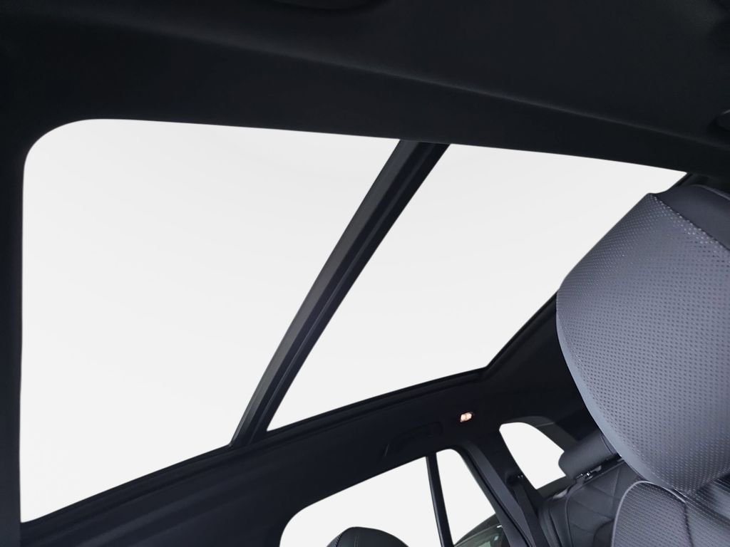 New 2026 Black Sapphire Metallic BMW xDrive50e image 18